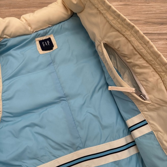 GAP Puffer Vest - Picture 5 of 12